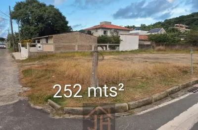 Terreno 260 mts2 no centro de bombinhas , excelente localização, para construção de moradia, locação e ponto comercial, próximo a 4 ilhas e mariscal.