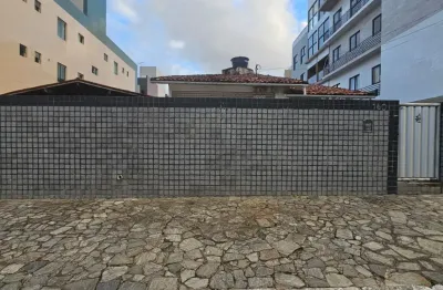 Casa nos bancários com 4 quartos sendo 3 suítes, piscina, próximo ao parque das três ruas