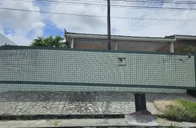 Casa no jardim cidade universitária/bancários com 4 quartos sendo 1 suíte