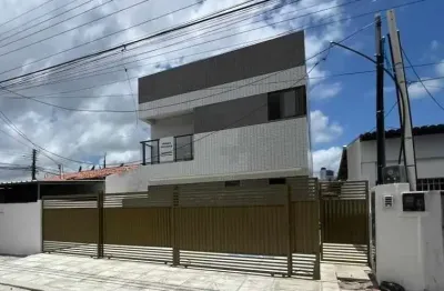 Apartamento térreo com área na torre com 3 quartos sendo 2 suítes