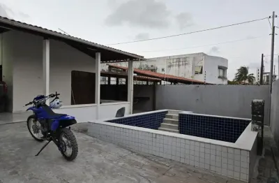 Alugo casa em camboinha com 3 quartos sendo 1 suíte com piscina