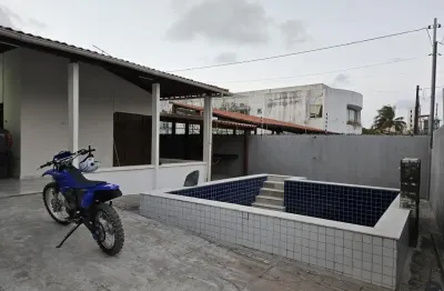 Alugo casa em camboinha com 3 quartos sendo 1 suíte com piscina