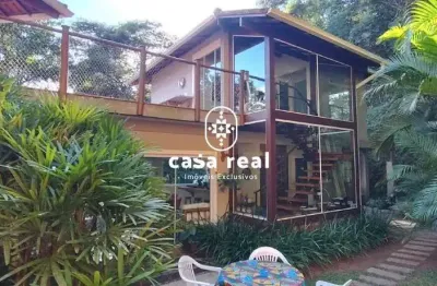 Casa com 4 quartos em condomínio com piscina – conforto, segurança e excelente localização!