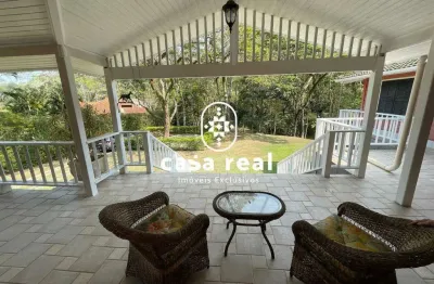 A casa dos seus sonhos agora é realidade! linda e ampla casa linear com ótimo terreno muito bem localizada em condomínio fechado com porteira fechada