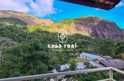 Linda casa em condomínio fechado com a configuração exclusiva.