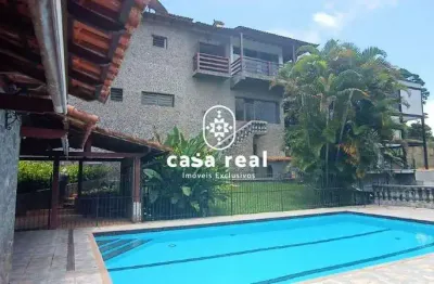 Casa 6 quartos e 2 suítes condomínio alto padrão em itaipava