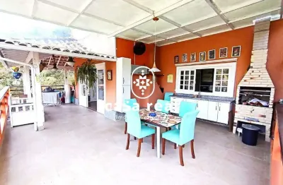 Casa de 3 suítes, em condomínio em itaipava petrópolis.