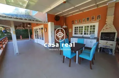 Casa de 3 suítes, em condomínio em itaipava petrópolis.
