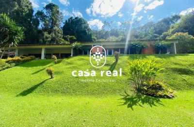 Excelente casa, em terreno de 4.000m2, e 600m2 de área construída!