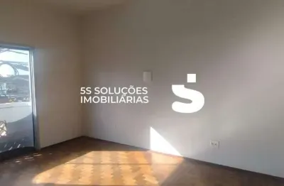 Maravilhosa casa de 3 quartos em localização privilegiada no alto dos passos