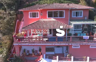 Casa de 3 suítes, em condomínio em itaipava petrópolis.