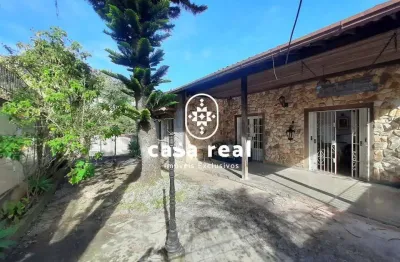 Casa ou pousada com vista ampla e estrutura completa para moradia ou investimento