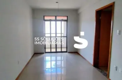 Apartamento impecável de 2 quartos com varanda no coração da cidade!