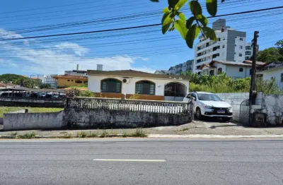 Casa à venda na Rua Luiz Fagundes, 395, Praia Comprida, São José