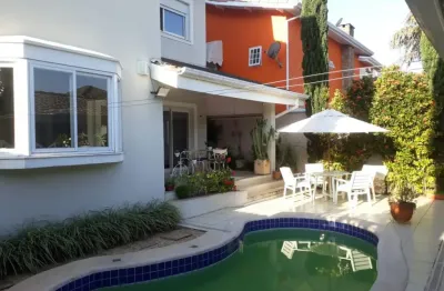 Aluga-se casa mobiliada de muito bom gosto no residencial 6 em alphaville