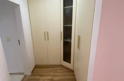 Aluga-se apartamento 3 dormitórios, 164m², sacada e 2 vagas de garagem