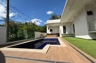 Casa térrea para locação no residencial valville i, com 260m² de construção em terreno de 433m². possui 3 suítes (sendo 1 master com closet e ar-condicionado), salas integradas, cozinha planejada, esp