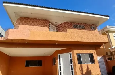 Aluga-se casa residencial 6 – 3 suítes com dependência de funcionária - 350 m²