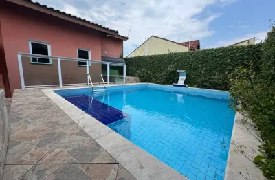 Casa para venda, peruíbe / sp. possui 03 dormitórios e piscina