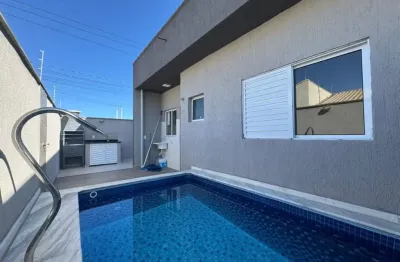 Casa  nova em condomínio para venda, itanhaém / sp. possui 02 dormitórios e piscina