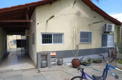 Casa para venda, itanhaém / sp. possui 03 dormitórios e edícula