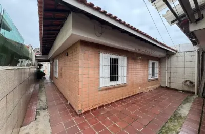 Casa para venda, itanhaém / sp. possui 03 dormitórios e edícula