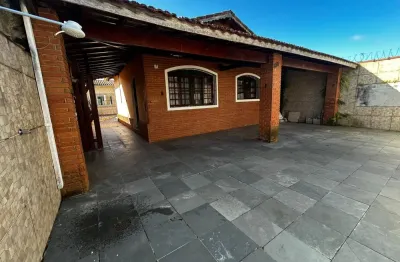Casa para venda, itanhaém / sp. possui 02 dormitórios e edícula