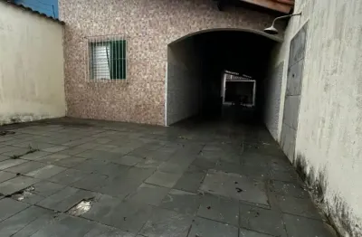 Casa para venda, itanhaém / sp. possui 02 dormitórios e piscina