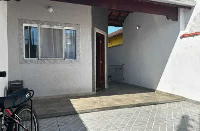 Casa para venda, itanhaém / sp. possui 2 dormitórios, piscina