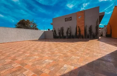 Casa nova  em condomínio para venda, itanhaém / sp. possui piscina