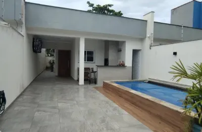 Casa para venda com  3 dormitórios, sendo 1 suíte e piscina no bairro santa julia em  itanhaém