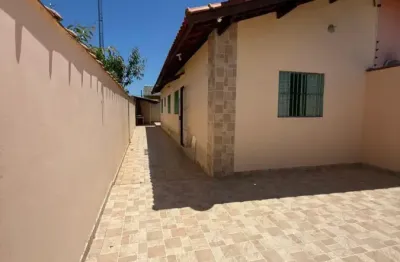 Casa para venda, itanhaém / sp. possui piscina e 02 dormitórios .