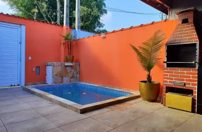 Casa para venda, itanhaém / sp. possui 01 dormitório e piscina