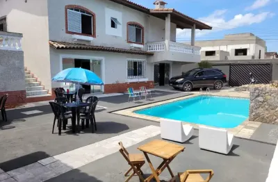 Casa para venda, peruíbe / sp. possui 05 dormitórios e piscina