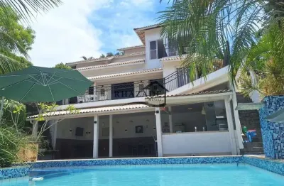 Casa de alto padrão em condomínio fechado em pendotiba em niterói.