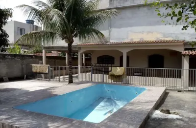 Casa duplex com piscina em retiro são joaquim/itaboraí.
