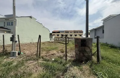 Excelente terreno plano em camboinhas, niterói. a apenas 450 metros da praia.