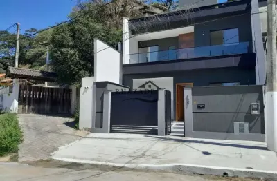 Excelente casa duplex 3 quartos primeira locação no maravista/niterói.