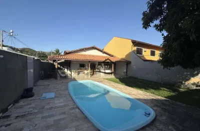 Excelente casa linear com piscina 3 quartos 360m2 em piratininga/niterói.