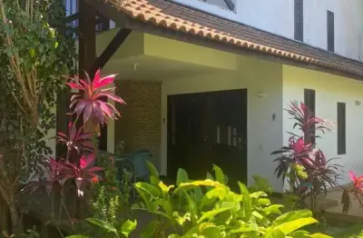 Casa duplex com 3 quartos sendo 2 suítes em itacimirim