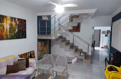 Excelente casa tríplex 4/4,  com área de 250m² de área construída  e 410m² área total em stella maris.