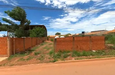 Terreno murado na entrada principal do loteamento parque paiaguas em várzea grande - mt
