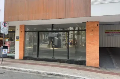 Sala comercial para locação quadra mar | 100 m² com mezanino – centro de balneário camboriú