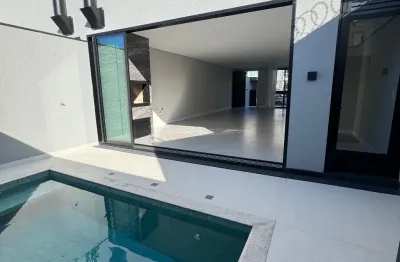 Sobrado para venda possui 160 metros quadrados com 3 quartos com piscina