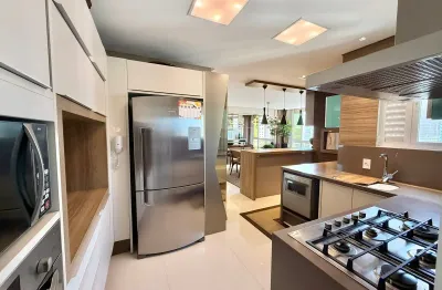 Oportunidade 4 dorm, 3 bwc, 2 vg, mobiliado equipado pronto pra morar no centro de bc