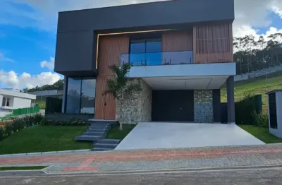 Oportunidade, casa nova de alto padrão em condomínio fechado,  4 su'tes, 6 bwc, 4 vagas, lazer completo com lago, não perca está excelente oportunidade, conheça e se apaixone