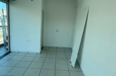 Sala comercial com 1 sala para alugar na Rua Elpídio José de Oliveira, 295, Jardim Maria Rosa, Taboão da Serra