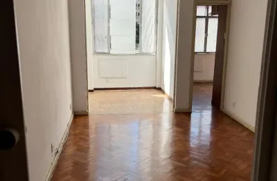 Copacabana elegante 2 quartos + dependência + varanda charmosa  88m² de área