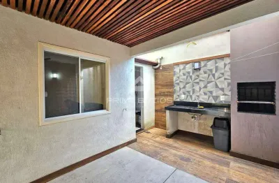 Casa duplex em condomínio com 2 quartos, 2 banheiros, 1 vaga no centro de buzios