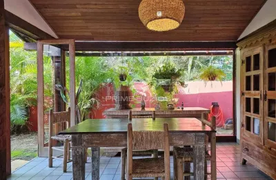 Casa independente à venda com 3 suítes, 5 vagas, em manguinhos, armação dos buzios, rj